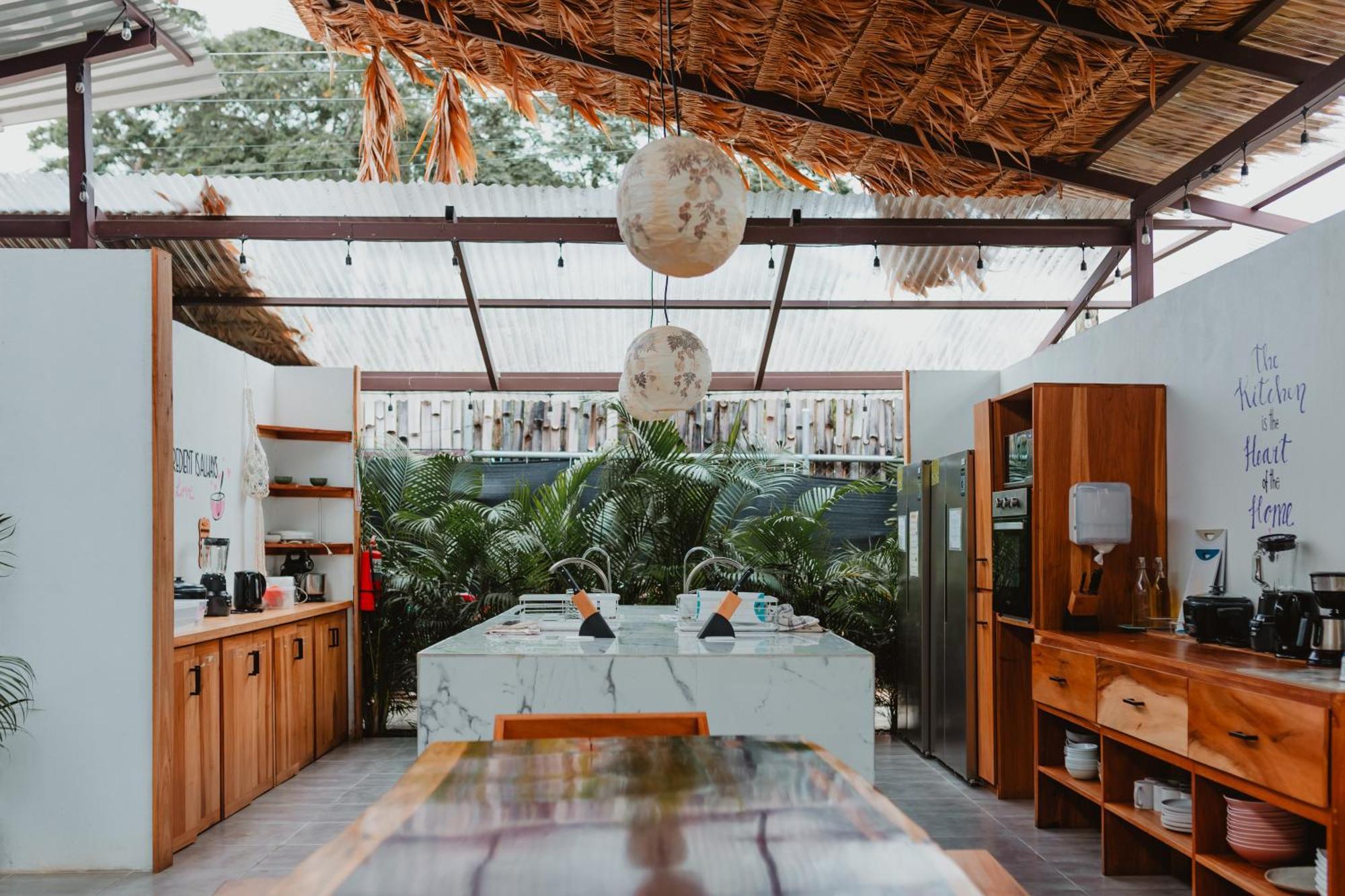 La Tribu Boutique Hostel For Women Puerto Viejo de Talamanca Exterior photo